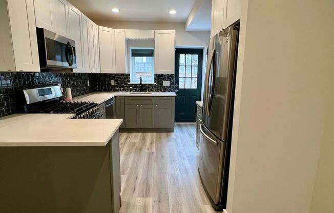 Luxurious 3-Bedroom Townhome in South Philadelphia! Available NOW!