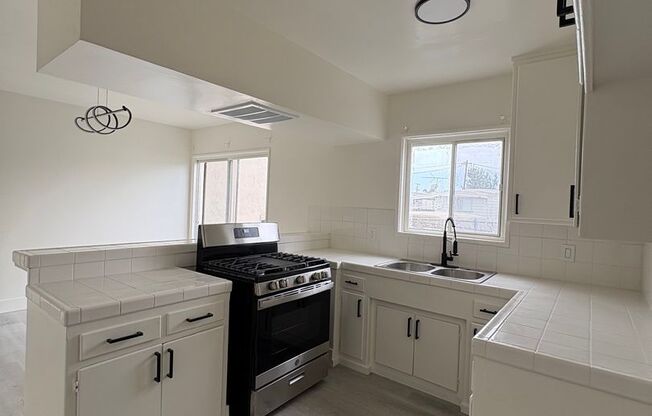 3 beds, 1 bath, 1,075 sqft, $2,695, Unit 14518 S Berendo Ave-B