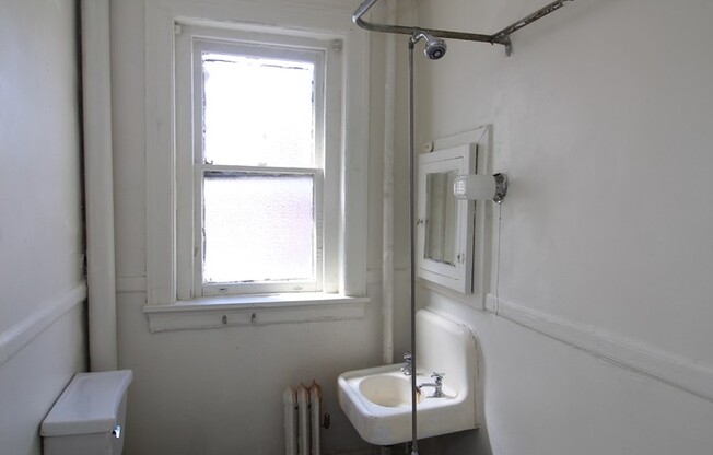 1 bed, 1 bath, 2 sqft, $950, Unit #403