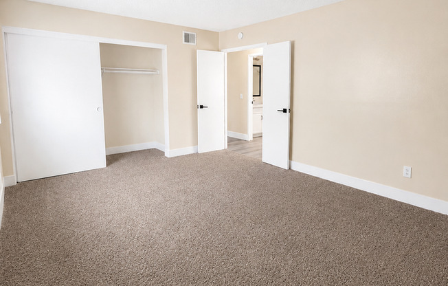 2 beds, 1 bath, 896 sqft, $2,095, Unit 035