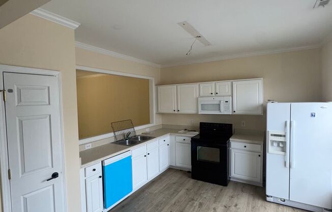 Lovely 3br 2.5ba TH in Raleigh! Available Now!