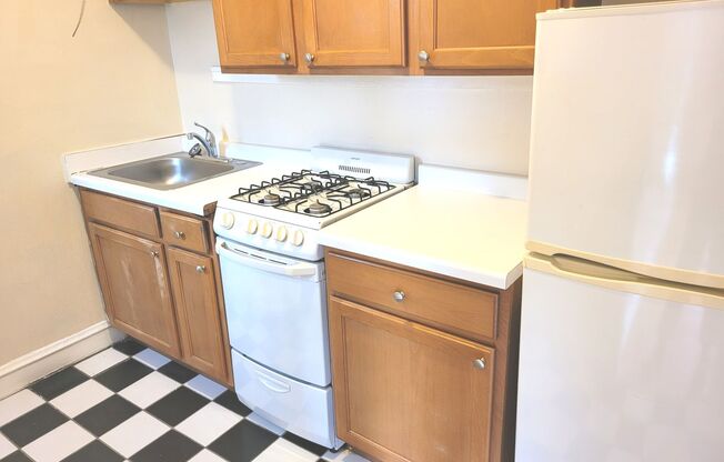 Studio, 1 bath, $825, Unit 413
