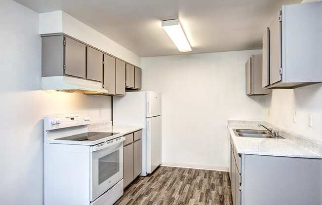 Tacoma Apartments- Heatherstone Apartments-kitchen