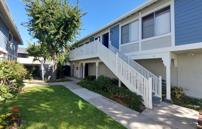 2 beds, 1 bath, $2,800, Unit B101