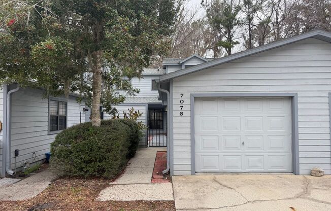 3 Bedroom Backing up to San Felasco Hammock