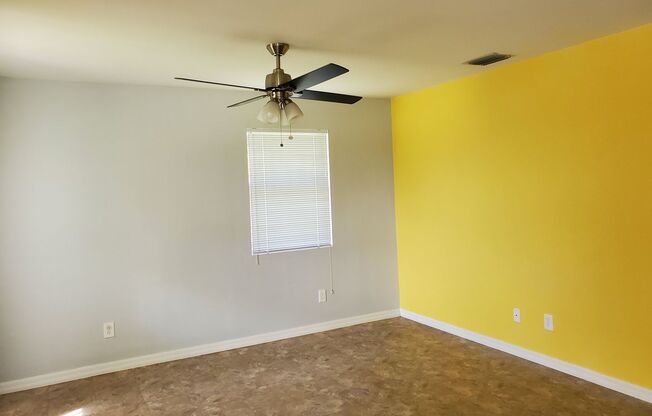 AVAILABLE NOW! Cozy Home in Fort Myers