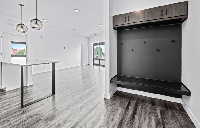 2 beds, 1 bath, 856 sqft, $1,695, Unit 201