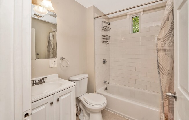 5 beds, 2 baths, 2,200 sqft, $3,900, Unit 0