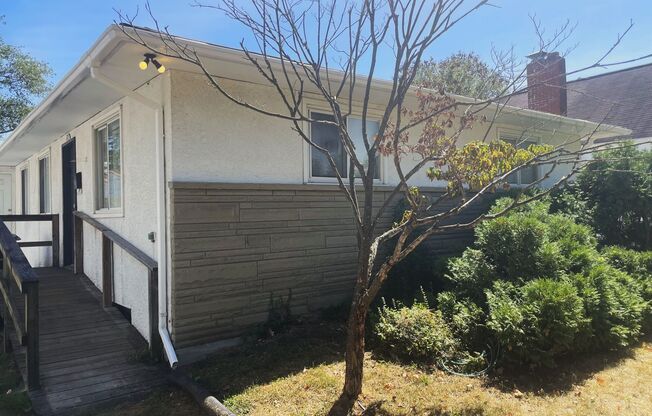 2 beds, 1 bath, $1,000