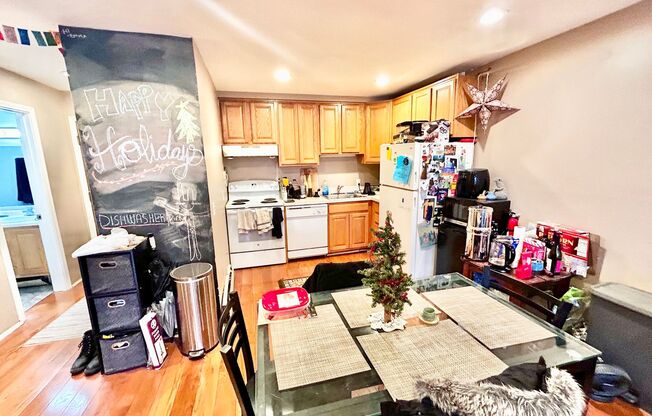 2 beds, 1 bath, 768 sqft, $2,425, Unit 324