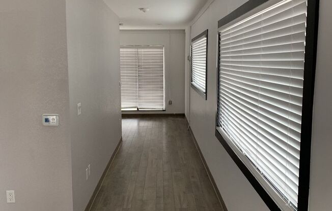 Studio, 1 bath, 375 sqft, $895, Unit 2