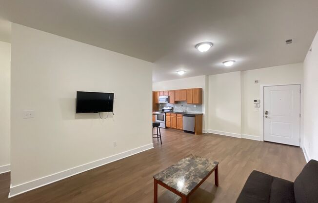 3 beds, 3 baths, 823 sqft, $1,895, Unit Unit 24