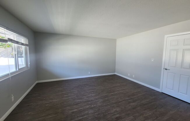 2 beds, 1 bath, 950 sqft, $3,135, Unit 4720-16