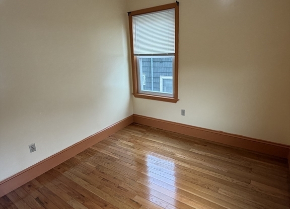 4 beds, 1 bath, 1,500 sqft, $2,800, Unit 2