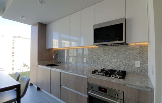 157 W DIVISION ST