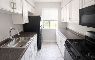 2026 Move-In Special – $500 LEASE SIGNING BONUS!! Top-Floor 2-Bedroom Condo in Southwest DC – Remodeled & Move-In Ready!!
