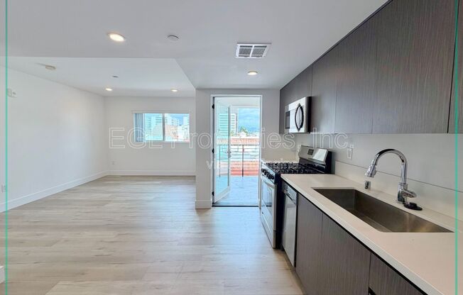 1 bed, 1 bath, 607 sqft, $2,350, Unit 602