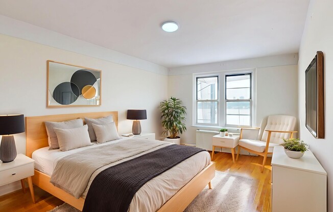 156 8 RIVERSIDE DR W