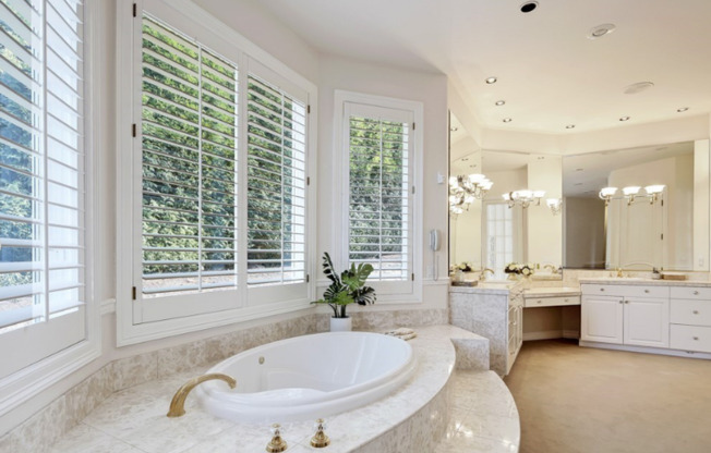 6 beds, 5.5 baths, $9,000