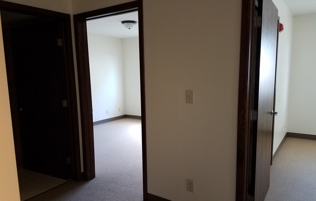 2 beds, 1 bath, 850 sqft, $1,000, Unit #102