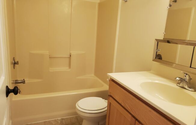 2 beds, 1 bath, $1,350, Unit Apt. Q