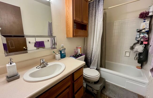 2 beds, 1 bath, $1,295, Unit 34