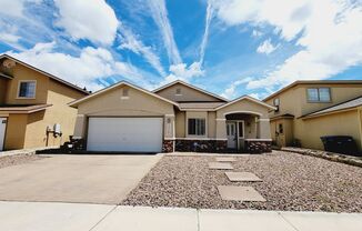 Stunning 3 bedroom, 2 bath home in West El Paso!