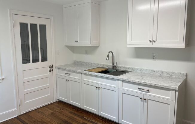 2 beds, 1 bath, $1,250, Unit 3934 Montgomery