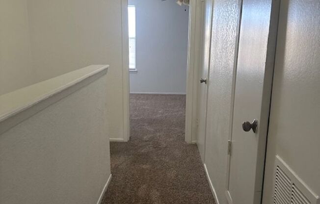 2 beds, 1.5 baths, 1,048 sqft, $880, Unit 0806