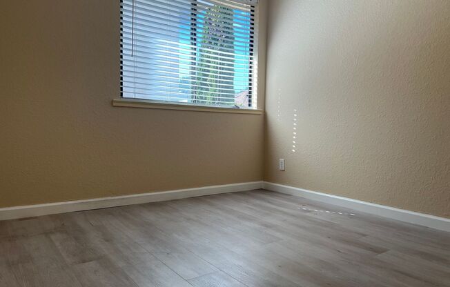 Spacious 3 bedroom 2 bath Millbrae ready now!