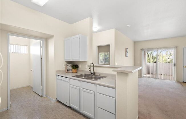 3 beds, 2 baths, $1,550, Unit # 2047