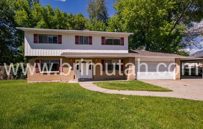 1561 E DELAWARE LN