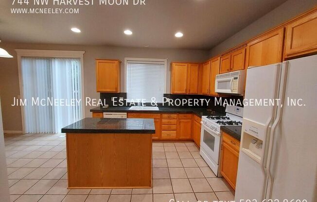 744 NW HARVEST MOON DR