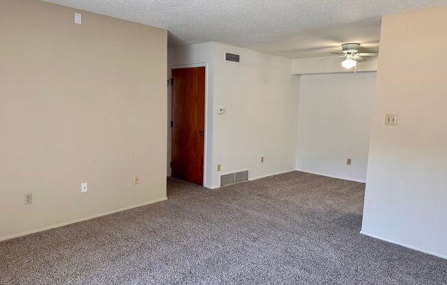 2 beds, 1 bath, 814 sqft, $990, Unit A-207