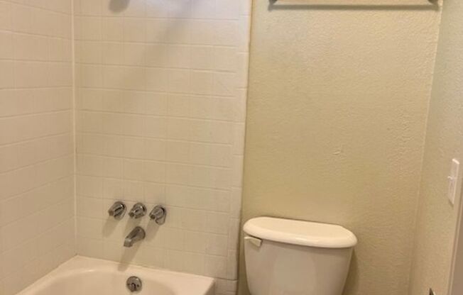 1 bed, 1 bath, 700 sqft, $1,500, Unit 90