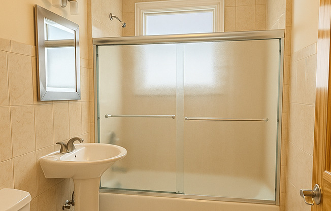 3 beds, 2 baths, $3,800, Unit 2