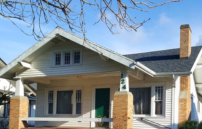 AUBURN - DOWNTOWN 2 BEDROOM CRAFTSMAN RAMBLER w/full basement