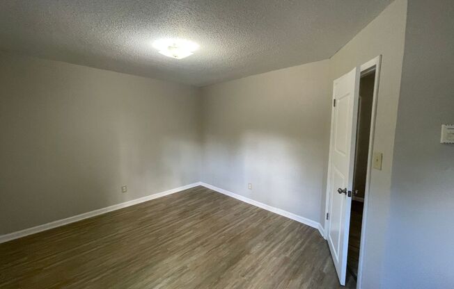 3 beds, 1 bath, $895, Unit McBrayer Street Towns Unit 35