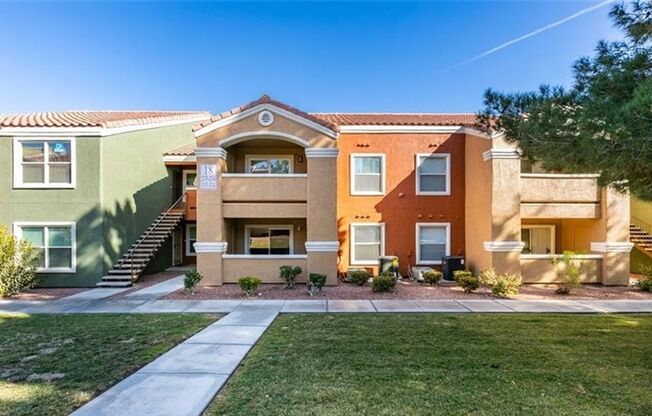 BEAUTIFUL 1 BEDROOM, 1 BATH CONDO IN GATED COMMUNITY!!