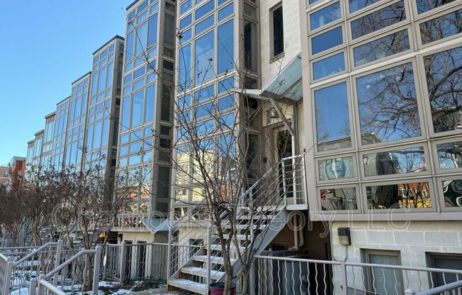 211 R ST NE