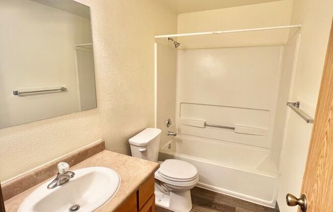 3 beds, 2 baths, 1,050 sqft, $1,950, Unit J-066