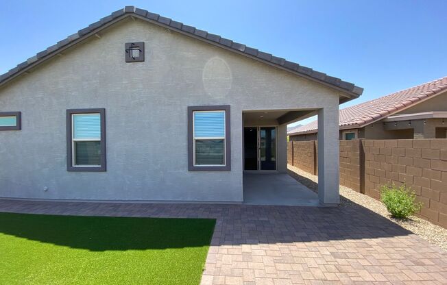 5 beds, 3 baths, $2,745