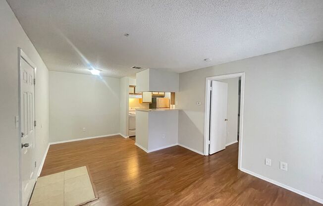 1 Bed / 1 Bath Condo in Gated Comm. In Altamonte Springs, Available Now!!