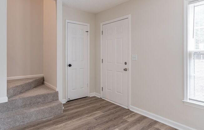 2BED/2.5BA Townhome located in Roswell @ Holcomb Bridge/GA 400