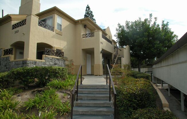 2 Bedroom, 2 Bath Condo in Eastlake Shores