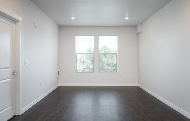 2 beds, 2 baths, 920 sqft, $2,395, Unit 25-205