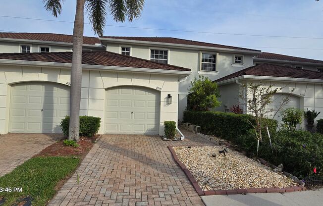 ***Beautiful Clean ready to move-in Townhome 2BR/2.5BA/1 Car Garage ***