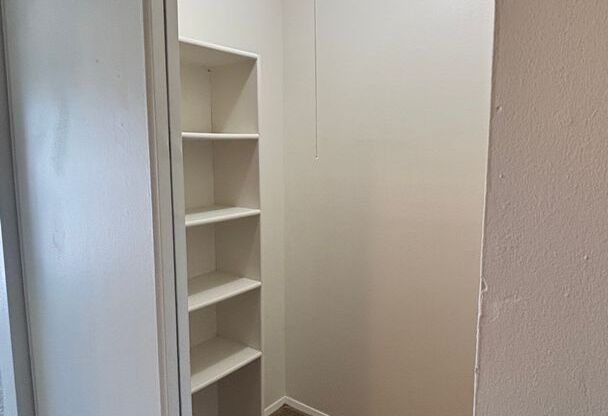 1 bed, 1 bath, 800 sqft, $1,299, Unit 44