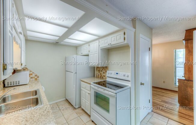 2 beds, 1.5 baths, $1,275