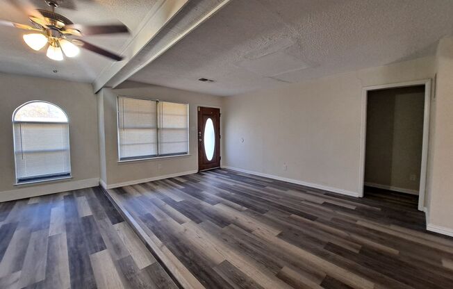 Beautifully Updated 3 Be 1.5 Bath in Mesquite!